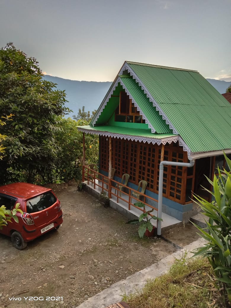Vacay Nest Garanja Homestay