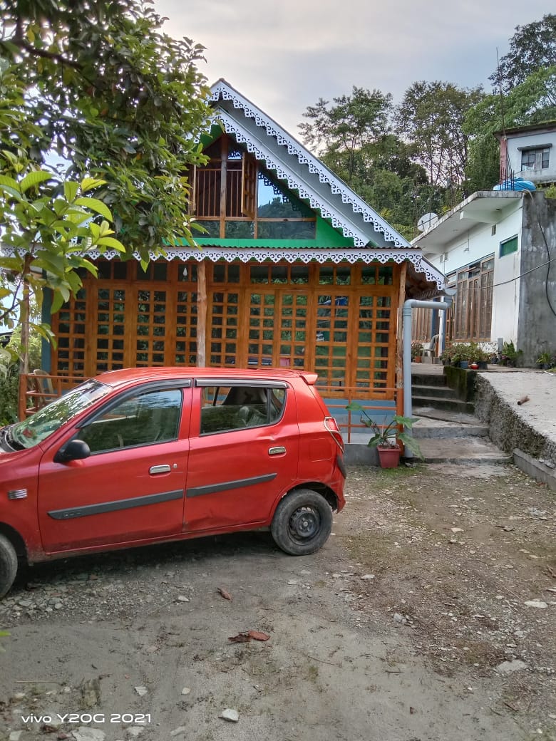 Vacay Nest Garanja Homestay