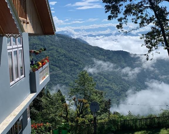 Guide to Book Homestay in Darjeeling Hills Villages